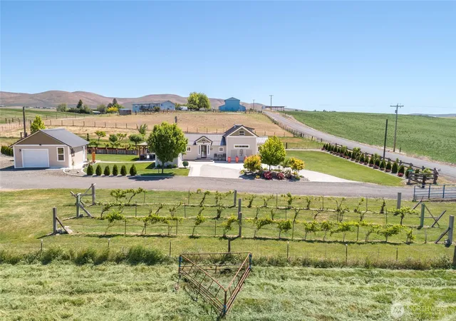 Photo 3 of Single family home for sale at 401 Morrison Rd, Ellensburg, WA 98926 | MLS# NWM2536927 | Listing updated on 2026-09-24