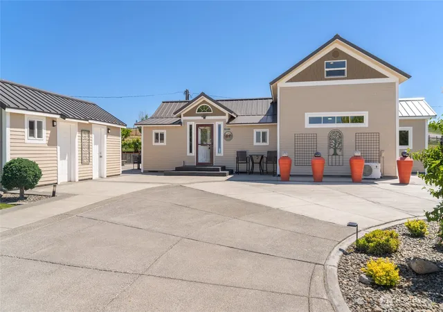 Photo 2 of Single family home for sale at 401 Morrison Rd, Ellensburg, WA 98926 | MLS# NWM2536927 | Listing updated on 2026-09-24