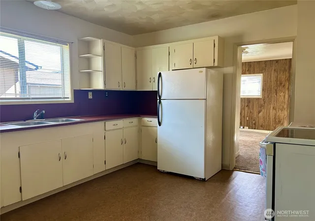 Photo 3 of House for sale at 2428 Pacific Ave, Hoquiam, WA 98550 | MLS# NWM2536933 | Listing updated on 2026-09-21