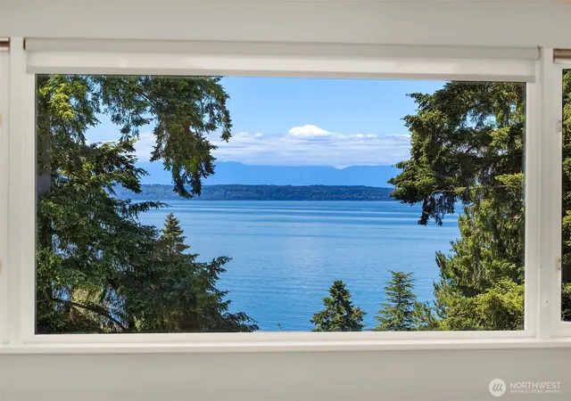 Photo 4 of Sale Pending at 9421 190th Place SW, Edmonds, WA 98020 | MLS# NWM2536947 | Listing updated on 2026-09-25