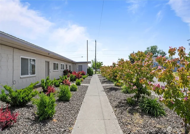 Photo 1 of Multi family home for sale at 124 W Shoshone St, Pasco, WA 99301 | MLS# NWM2536999 | Listing updated on 2026-09-22