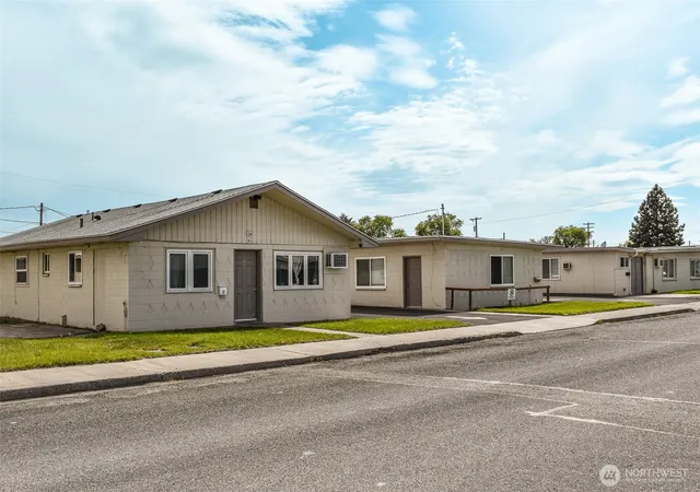 Photo 3 of Multi family home for sale at 124 W Shoshone St, Pasco, WA 99301 | MLS# NWM2536999 | Listing updated on 2026-09-22