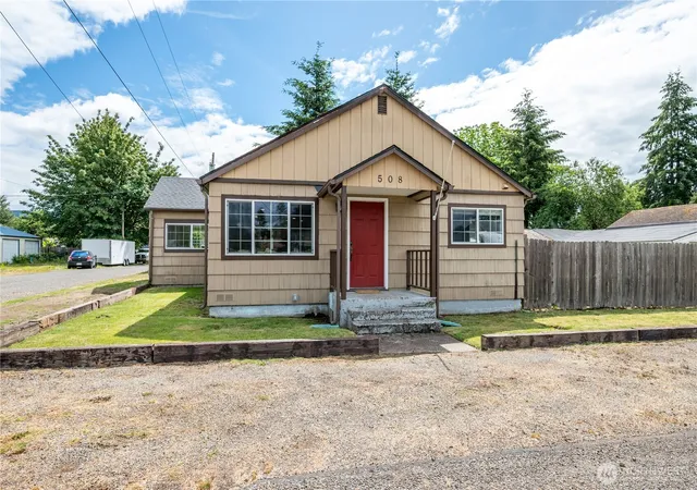 Photo 1 of Single family home for sale at 508 4th Avenue Sw, Castle Rock, WA 98611 | MLS# NWM2537024 | Listing updated on 2026-09-22