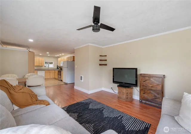 Photo 4 of Single family home for sale at 508 4th Avenue SW, Castle Rock, WA 98611 | MLS# NWM2537024 | Listing updated on 2026-09-22