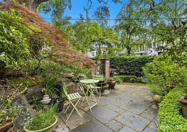Photo 3 of Single family home for sale at 720 Belmont Ave E #6, Seattle, WA 98102 | MLS# NWM2537034 | Listing updated on 2026-09-30