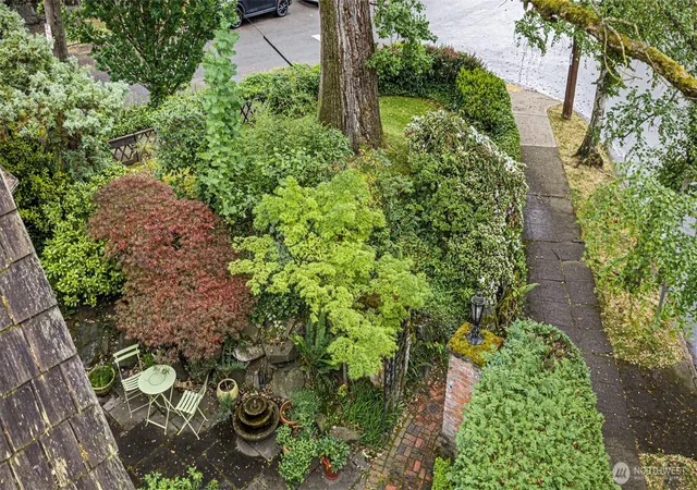 Photo 3 of Single family home for sale at 720 Belmont Ave E #6, Seattle, WA 98102 | MLS# NWM2537034 | Listing updated on 2026-09-30