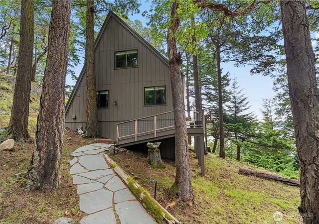 Photo 3 of Single family home for sale at 5 Nelson Trl, Henry Island, WA 98250 | MLS# NWM2537055 | Listing updated on 2026-09-24