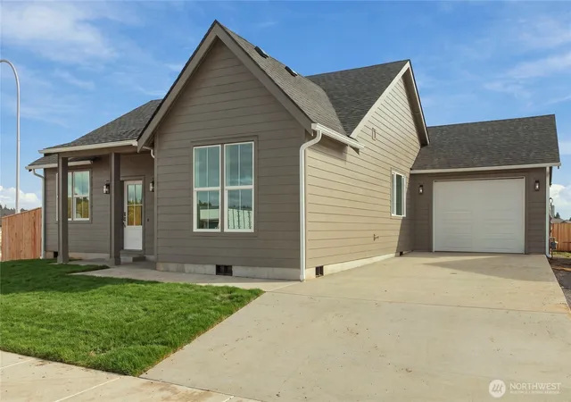 Photo 2 of Single family home for sale at 268 Eminence Ave, Winlock, WA 98596 | MLS# NWM2537062 | Listing updated on 2026-10-19