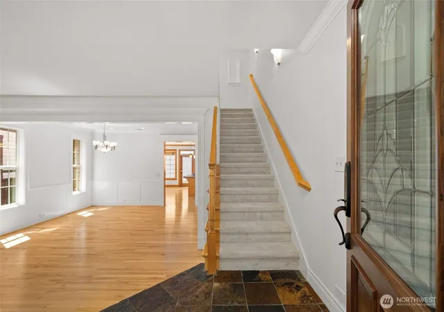 Photo 3 of Sale Pending at 2575 NE Park Dr, Issaquah, WA 98029 | MLS# NWM2537112 | Listing updated on 2026-09-25