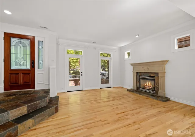 Photo 4 of Sale Pending at 2575 NE Park Dr, Issaquah, WA 98029 | MLS# NWM2537112 | Listing updated on 2026-09-25