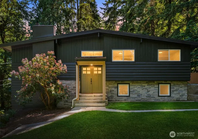Photo 4 of Single family home for sale at 19035 SE 56th Street, Issaquah, WA 98027 | MLS# NWM2537128 | Listing updated on 2026-09-22