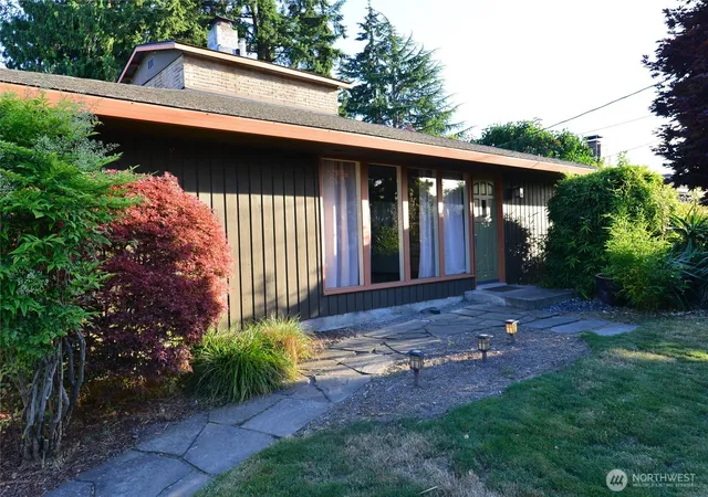 Photo 3 of Sale Pending at 2228 Merchant, Everett, WA 98208 | MLS# NWM2537159 | Listing updated on 2026-09-25