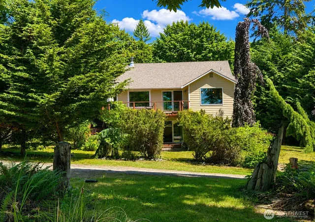Photo 3 of Single family home for sale at 79 G Mukilteo Way, Hat Island, WA 98206 | MLS# NWM2537198 | Listing updated on 2026-09-22