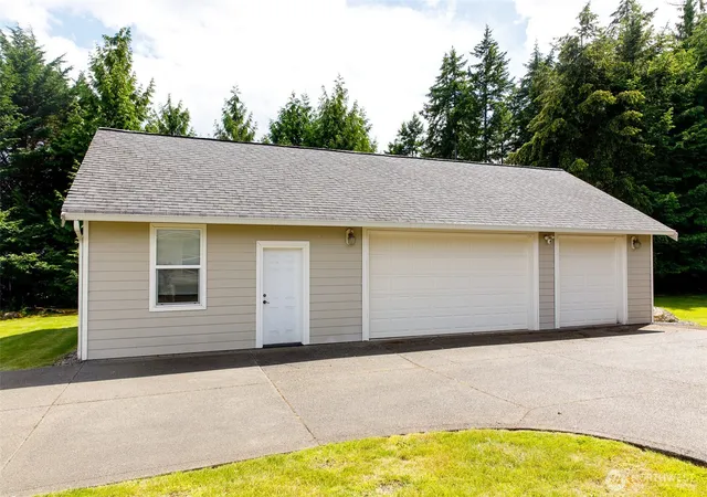 Photo 4 of Sale Pending at 7226 Marvin Rd NE, Olympia, WA 98516 | MLS# NWM2537201 | Listing updated on 2026-09-28