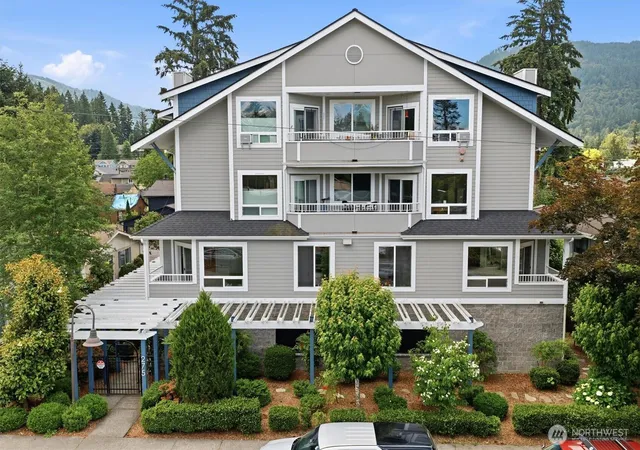 Condo for sale at 275 E Sunset Way #1A, Issaquah, WA 98027 | MLS# NWM2537316