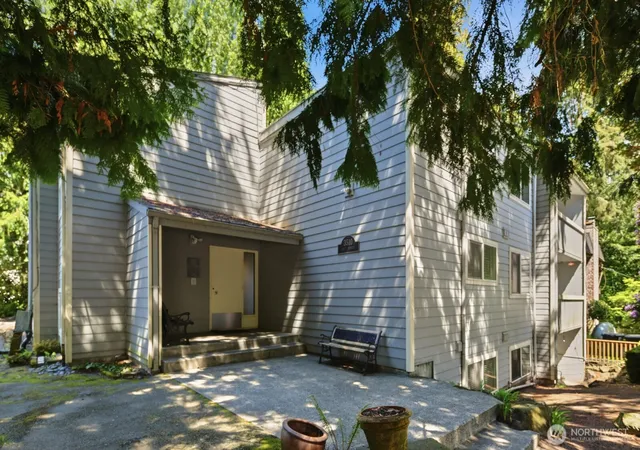 Photo 2 of Multi family home for sale at 3510 W Elmore St, Seattle, WA 98199 | MLS# NWM2537323 | Listing updated on 2026-09-22
