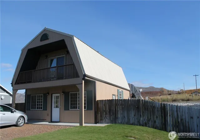 Photo 3 of Sale Pending at 27 Orchard Loop N, Tonasket, WA 98855 | MLS# NWM2537324 | Listing updated on 2026-09-25