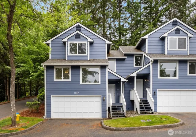 Townhouse for sale at 1307 NW Slate Ln #101, Silverdale, WA 98383 | MLS# NWM2537329