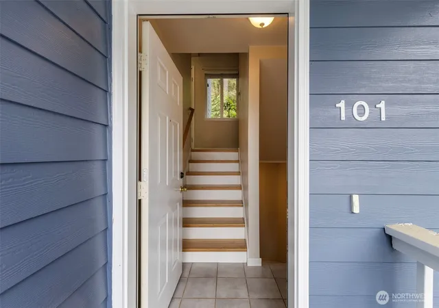 Photo 3 of Townhouse for sale at 1307 Nw Slate Ln #101, Silverdale, WA 98383 | MLS# NWM2537329 | Listing updated on 2026-09-20