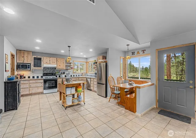 Photo 3 of Single family home for sale at 40048 Cayuse Cvs E, Davenport, WA 99122 | MLS# NWM2537441 | Listing updated on 2026-09-22
