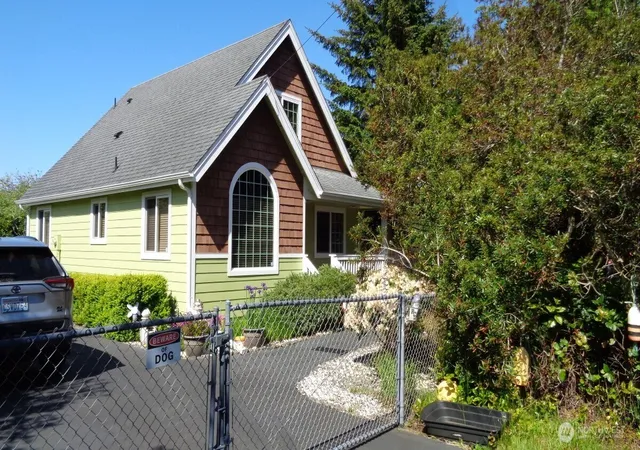 Photo 2 of Single family home for sale at 148 Wishkah St Sw, Ocean Shores, WA 98569 | MLS# NWM2537455 | Listing updated on 2026-09-22