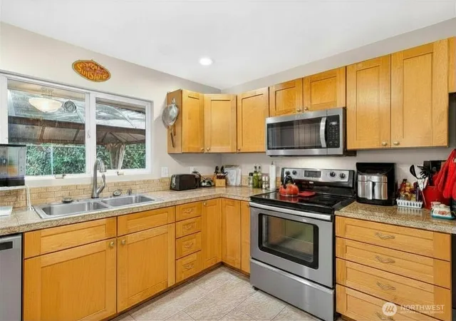 Photo 3 of Sale Pending at 10712 NE 67 Street, Vancouver, WA 98662 | MLS# NWM2537475 | Listing updated on 2026-09-17