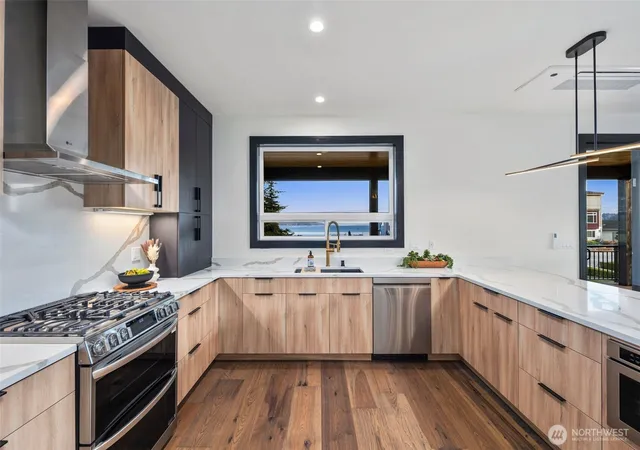 Photo 3 of Single family home for sale at 169 Driftwood Shrs, Camano Island, WA 98282 | MLS# NWM2537485 | Listing updated on 2026-09-22