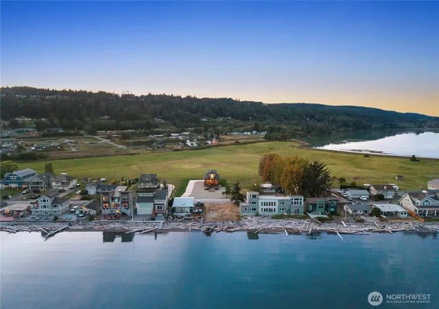 Photo 4 of Single family home for sale at 169 Driftwood Shrs, Camano Island, WA 98282 | MLS# NWM2537485 | Listing updated on 2026-09-22