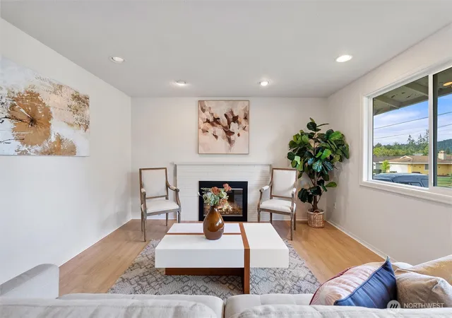 Photo 3 of Single family home for sale at 1119 Shelton Ave NE, Renton, WA 98056 | MLS# NWM2537535 | Listing updated on 2026-09-30