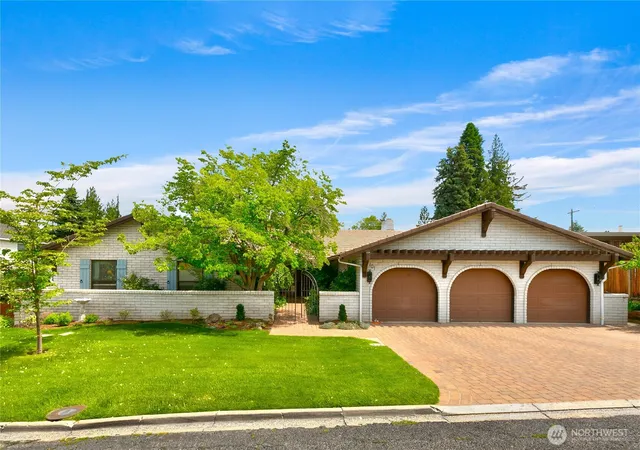 Single family home for sale at 101 Gilbert Dr, Yakima, WA 98902 | MLS# NWM2537584