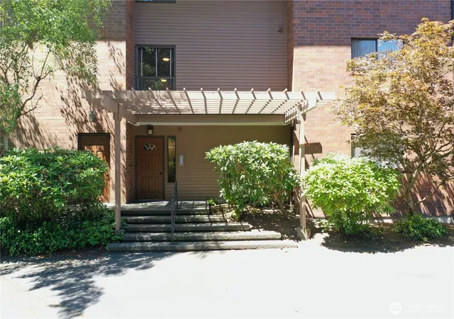 Photo 4 of Condo for sale at 8230 53rd Avenue W #812, Mukilteo, WA 98275 | MLS# NWM2537611 | Listing updated on 2026-09-22