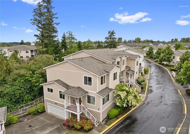 Photo 4 of Townhouse for sale at 14915 38th Drive SE #R1140, Bothell, WA 98012 | MLS# NWM2537630 | Listing updated on 2026-09-22