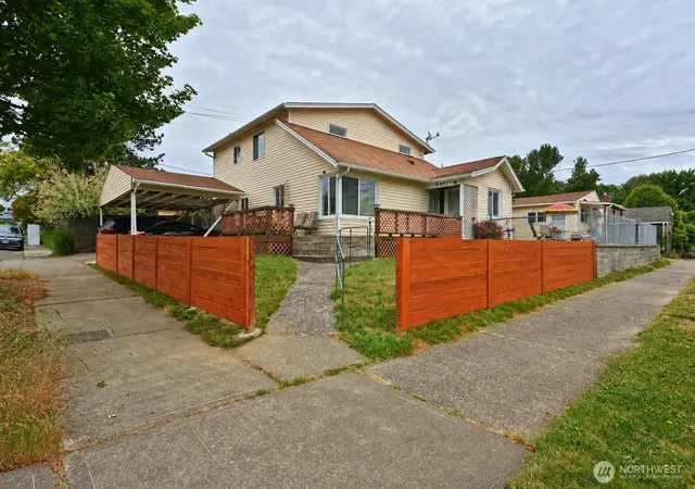 Photo 3 of Single family home for sale at 5402 S Cloverdale St, Seattle, WA 98118 | MLS# NWM2537675 | Listing updated on 2026-09-30
