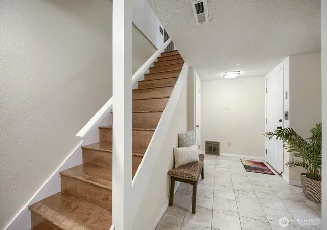 Photo 4 of Condo for sale at 10634 Glen Acres Dr S, Seattle, WA 98168 | MLS# NWM2537722 | Listing updated on 2026-09-28