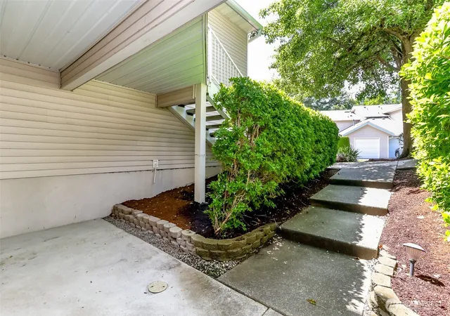 Photo 3 of Condo for sale at 2037 S 368th Place, Federal Way, WA 98003 | MLS# NWM2537738 | Listing updated on 2026-09-22