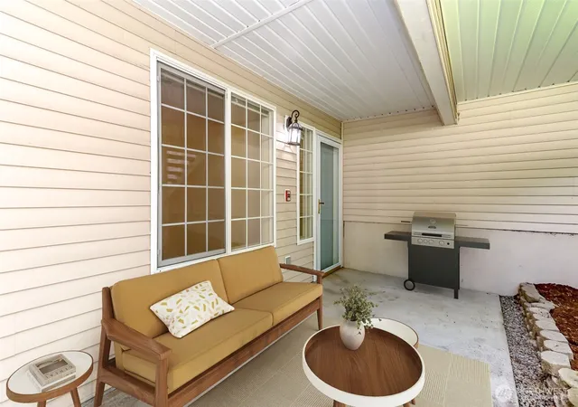 Photo 3 of Condo for sale at 2037 S 368th Place, Federal Way, WA 98003 | MLS# NWM2537738 | Listing updated on 2026-09-22