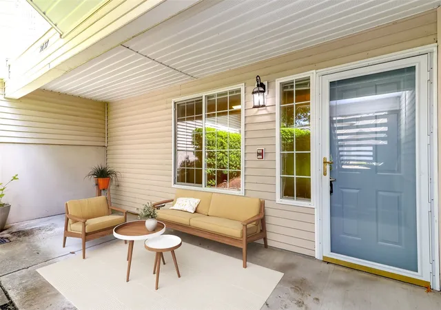 Photo 4 of Condo for sale at 2037 S 368th Place, Federal Way, WA 98003 | MLS# NWM2537738 | Listing updated on 2026-09-22