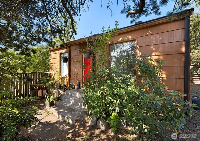 Photo 4 of Sale Pending at 507 Tucker Ave, Friday Harbor, WA 98250 | MLS# NWM2537743 | Listing updated on 2026-09-26