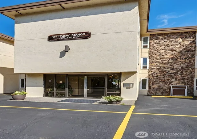 Photo 3 of Condo for sale at 2625 13th Avenue W #201, Seattle, WA 98119 | MLS# NWM2537755 | Listing updated on 2026-09-22