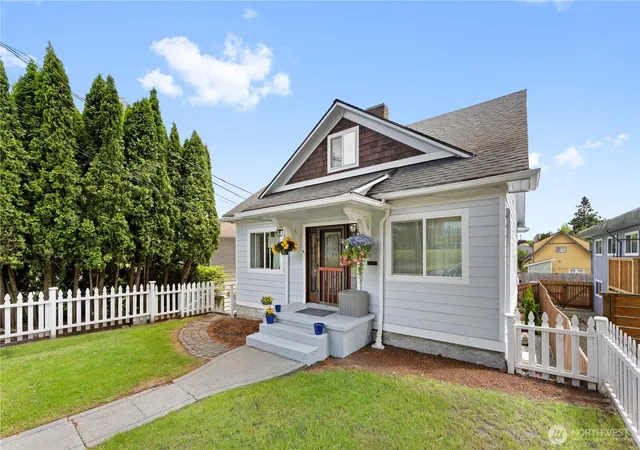 Photo 3 of Multi family home for sale at 515 Ave D, Snohomish, WA 98290 | MLS# NWM2537763 | Listing updated on 2026-10-01