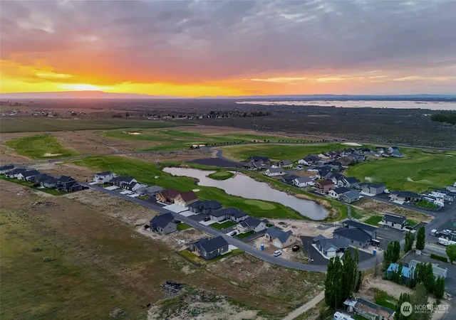 Photo 4 of Single family home for sale at 8439 SE Desert Greens Lp, Othello, WA 99344 | MLS# NWM2537783 | Listing updated on 2026-09-24