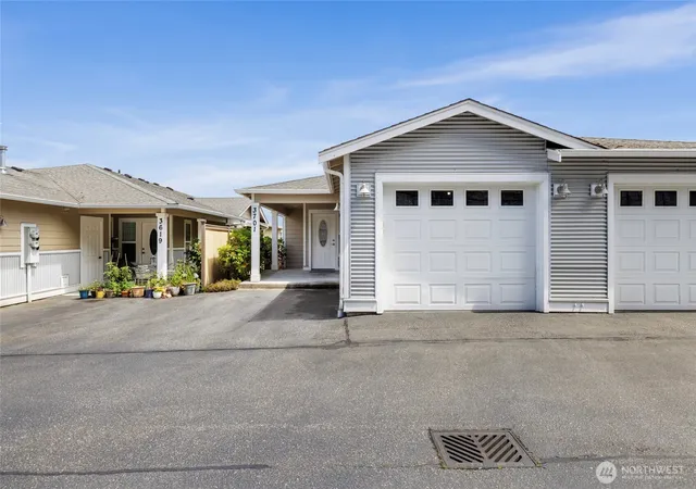 Photo 3 of Sale Pending at 3701 Portage Ln, Anacortes, WA 98221 | MLS# NWM2537804 | Listing updated on 2026-10-02