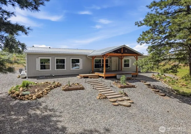 Manufactured home for sale at 389 Muledeer, East Wenatchee, WA 98802 | MLS# NWM2537809