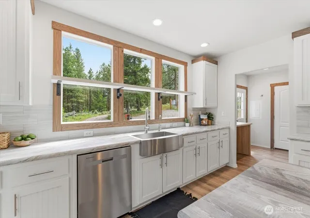 Photo 4 of Manufactured home for sale at 389 Muledeer, East Wenatchee, WA 98802 | MLS# NWM2537809 | Listing updated on 2026-09-22
