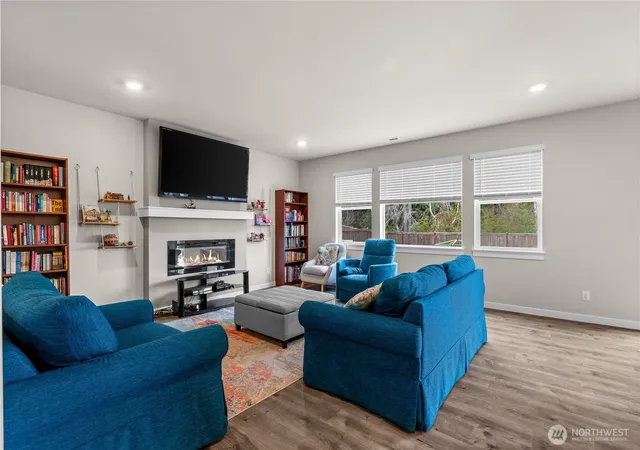 Photo 4 of Single family home for sale at 17512 Crossing Dr E, Puyallup, WA 98374 | MLS# NWM2537840 | Listing updated on 2026-09-25