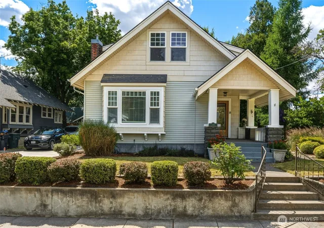 Photo 2 of Single family home for sale at 241 N Bellevue Ave, Walla Walla, WA 99362 | MLS# NWM2537878 | Listing updated on 2026-09-22