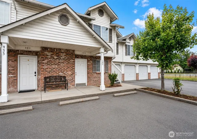 Photo 1 of Townhouse for sale at 933 4th Avenue N #102, Kent, WA 98032 | MLS# NWM2537880 | Listing updated on 2026-09-22