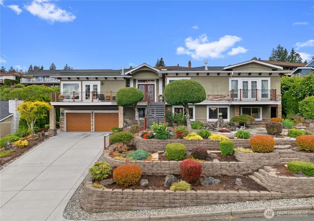 Photo 2 of Single family home for sale at 413 174th Place Ne, Bellevue, WA 98008 | MLS# NWM2537895 | Listing updated on 2026-10-01