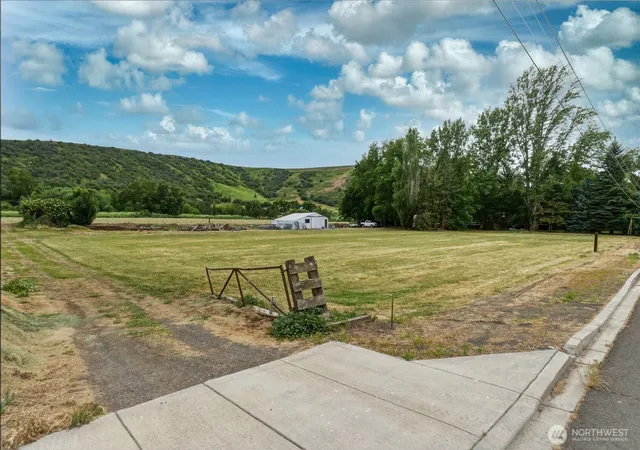 Photo 3 of Land for sale at 0 W Nka 7th St, Waitsburg, WA 99361 | MLS# NWM2537928 | Listing updated on 2026-09-22