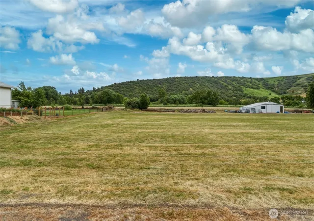 Photo 3 of Land for sale at 0 W Nka 7th St, Waitsburg, WA 99361 | MLS# NWM2537928 | Listing updated on 2026-09-22